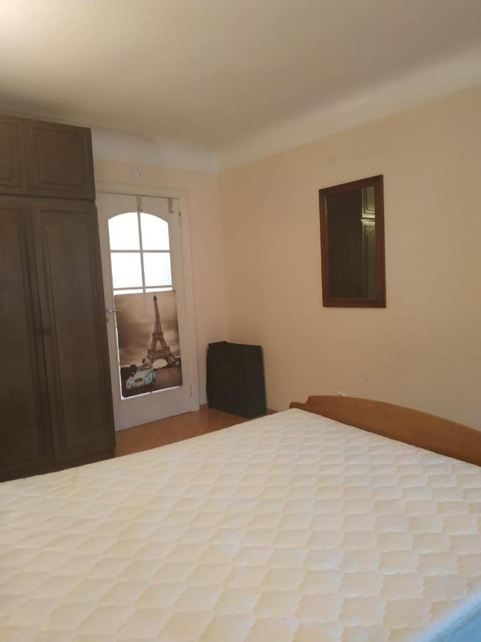 Red Nose Roof-Top Apartment Riga Luaran gambar